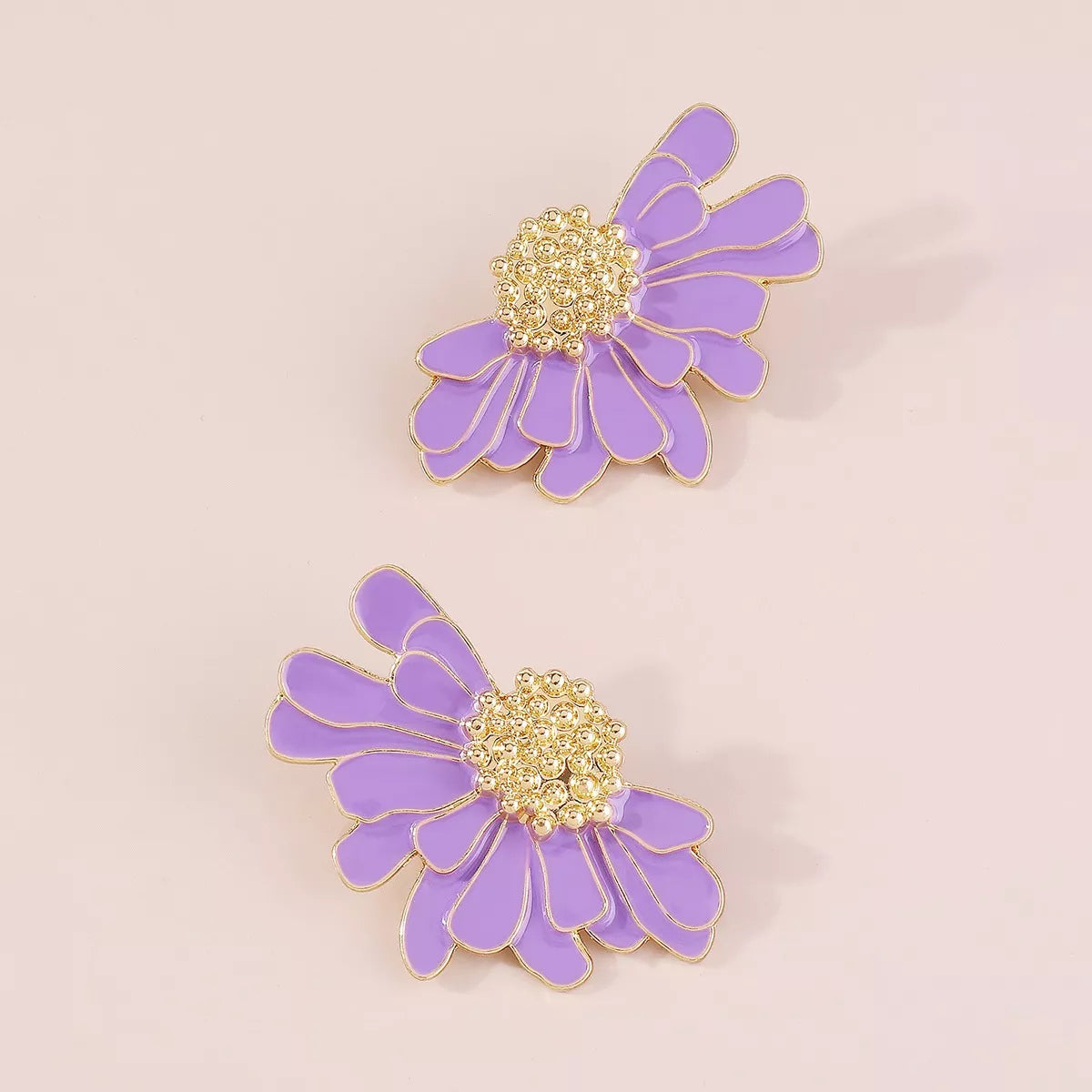 Enamel Flower Stud Earrings – Gold-Plated – flower stud detail view 27 – Varex HQ