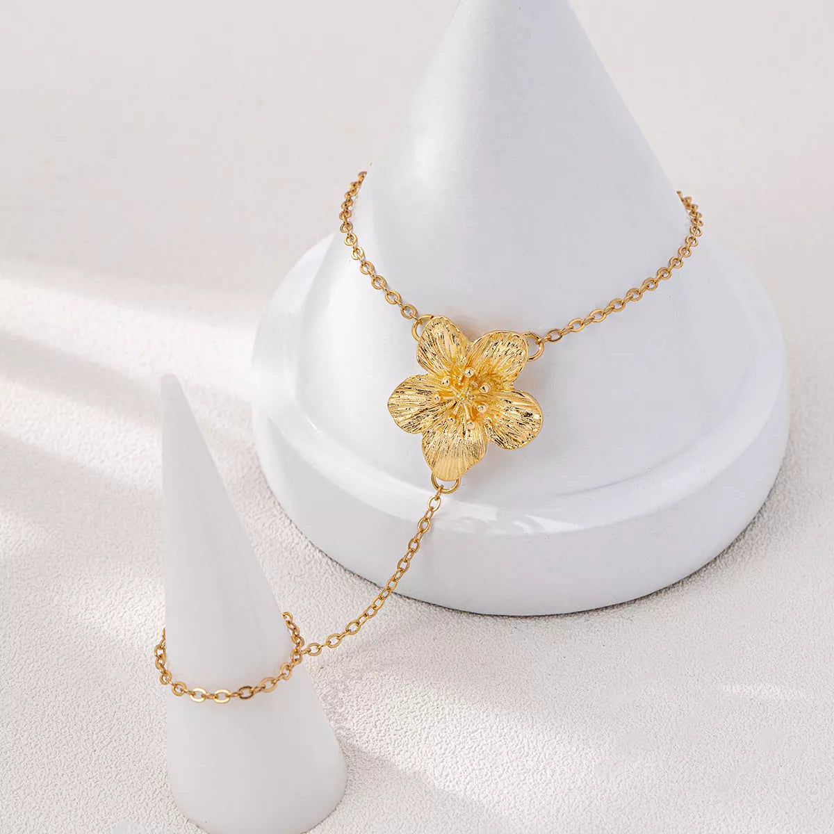 Flower Charm Chain Bracelet – 18K Gold-Plated – full length view – Varex HQ
