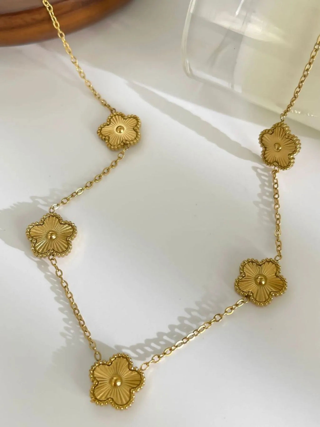 Flower Charm Chain Necklace – 18K Gold-Plated – clasp detail – Varex HQ