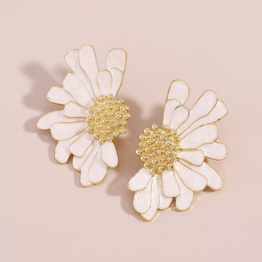 Enamel Flower Stud Earrings – Gold-Plated – flower stud detail view 20 – Varex HQ