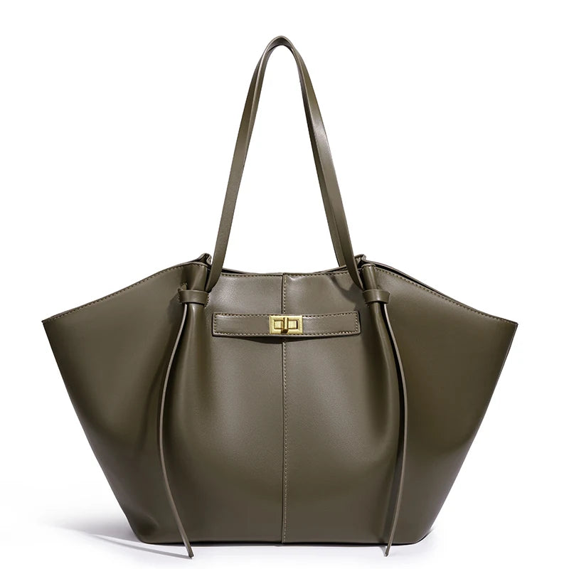 Bat-shaped vegan leather shoulder bag - size and dimension detail
