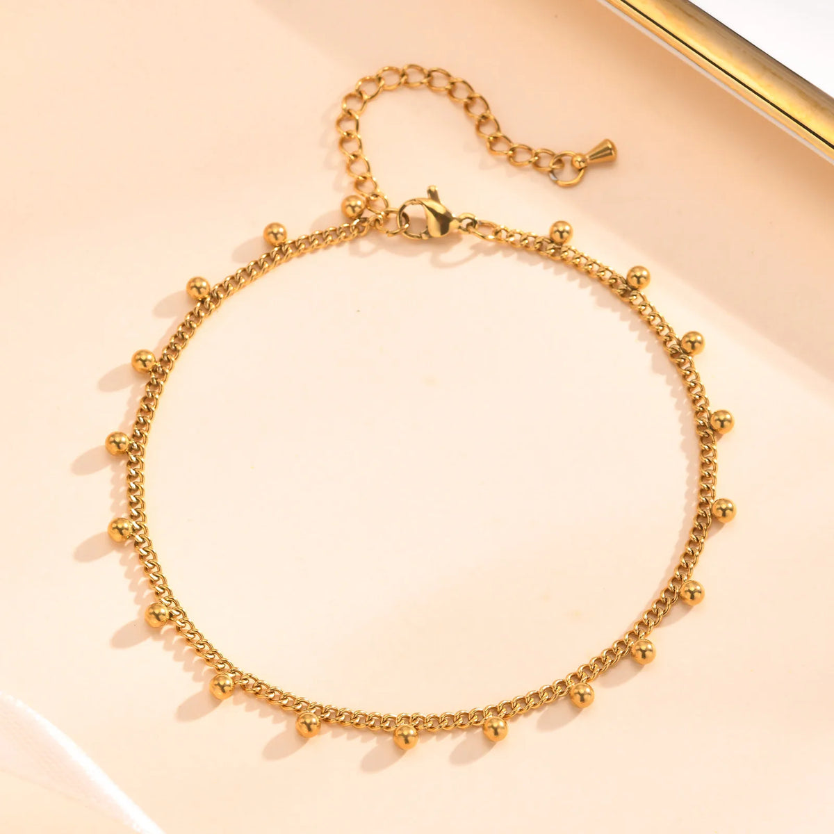 Beaded Cuban link anklet, close-up of beads and chain, Varex HQ