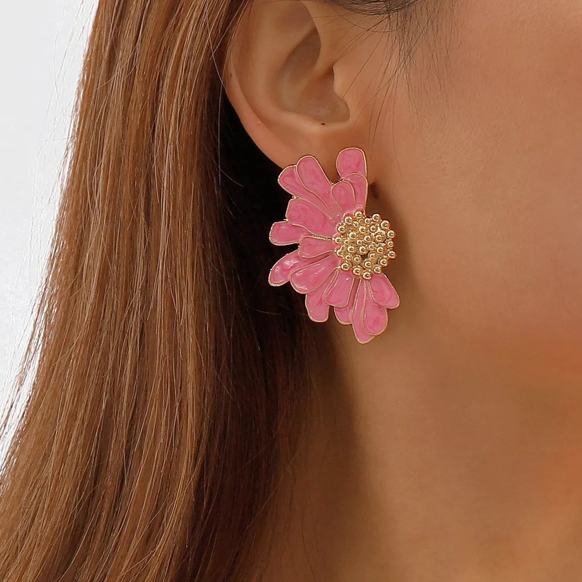 Enamel Flower Stud Earrings – Gold-Plated – flower stud detail view 13 – Varex HQ