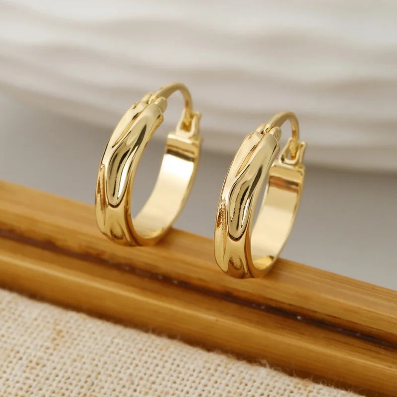 Glossy gold-plated geometric hoop earrings, styling angle 1 - Varex HQ