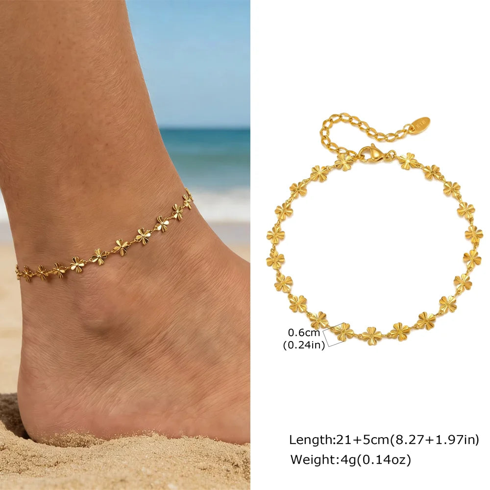 Gold-plated heart charm anklet, beach lifestyle shot, Varex HQ