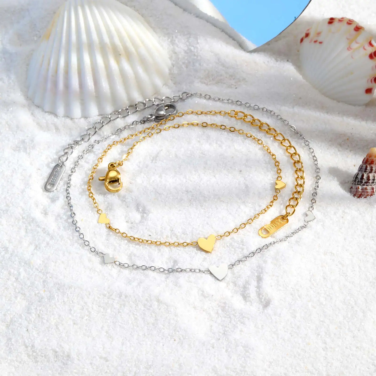 Gold-plated heart charm anklet, close-up of heart charm, Varex HQ