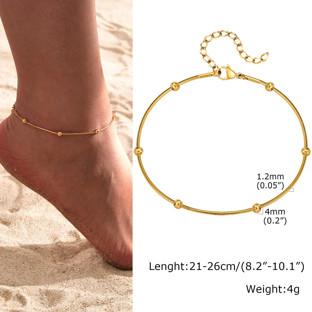 Gold-plated heart charm anklet, side view on foot, Varex HQ