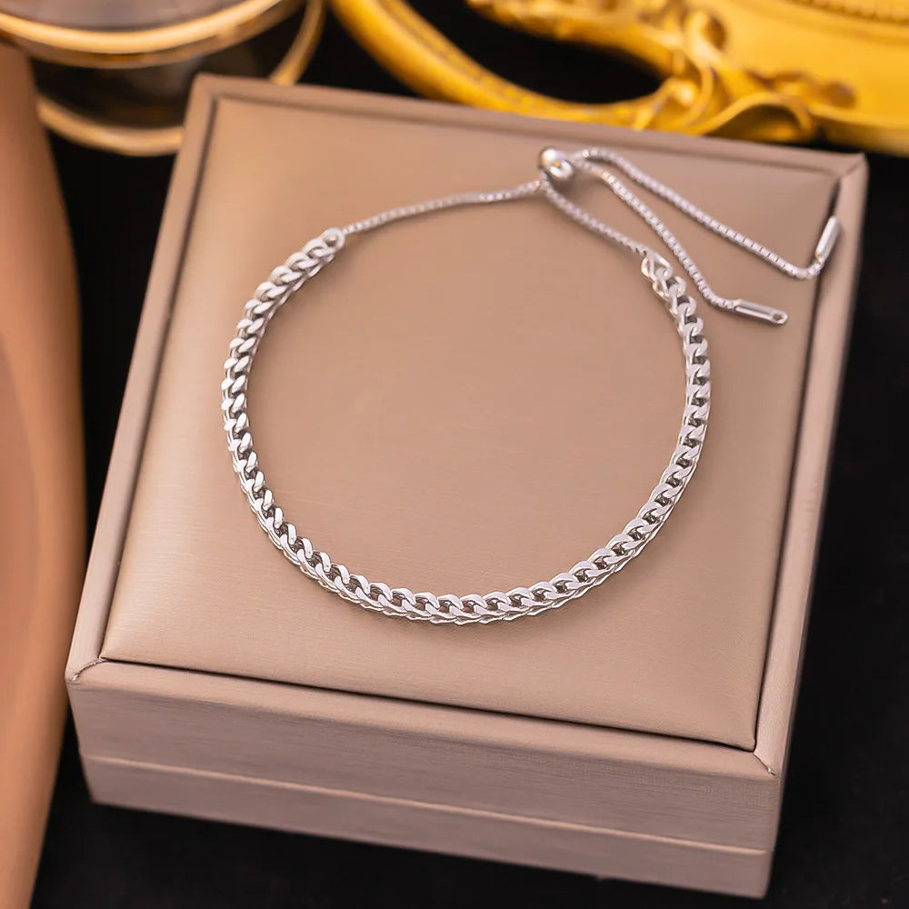 Adjustable pull-back bangle, close-up of polished finish - Varex HQ