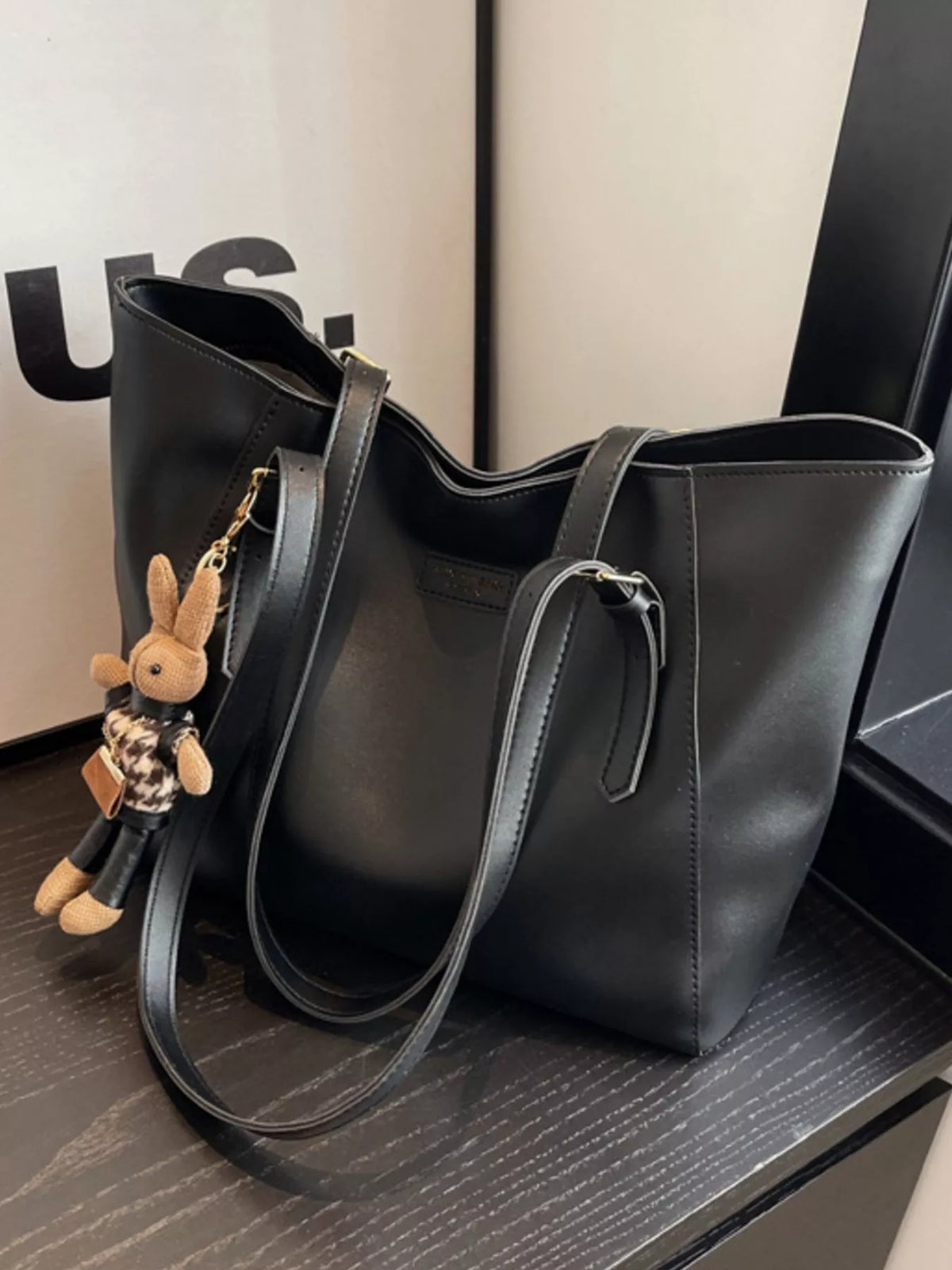 Slouchy vegan leather tote bag - close-up of dual shoulder straps